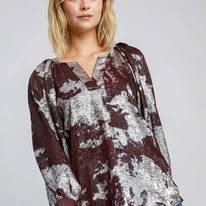 Umgee Metallic Merlot V-Notched Top