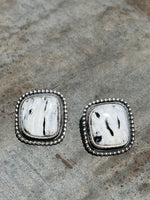 
              Darrin Livingston White Buffalo Lariat & Earrings
            